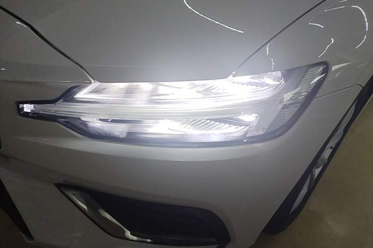 Used Volvo S60 2021 T3 SmartDrive Luxury Edition Left Front Headlight