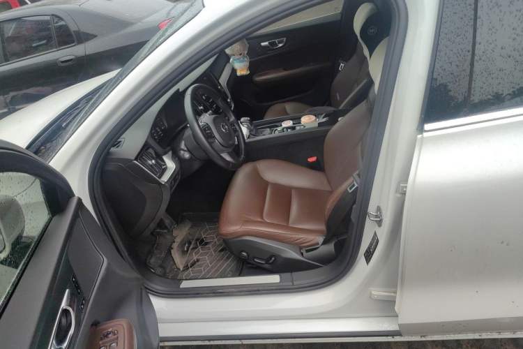 Used Volvo S60 2021 T4 Zhiyi Luxury Edition Left Front Seat