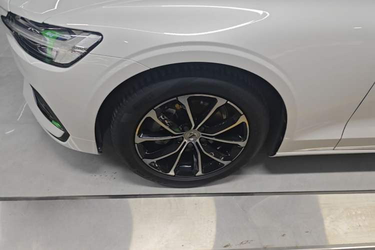 Used Volvo S60 2021 T4 Zhiyi Luxury Edition Left Front Wheel Hub