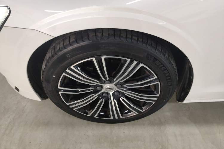Used Volvo S60 2021 T4 Zhiyuan Luxury Edition Left Front Wheel Hub