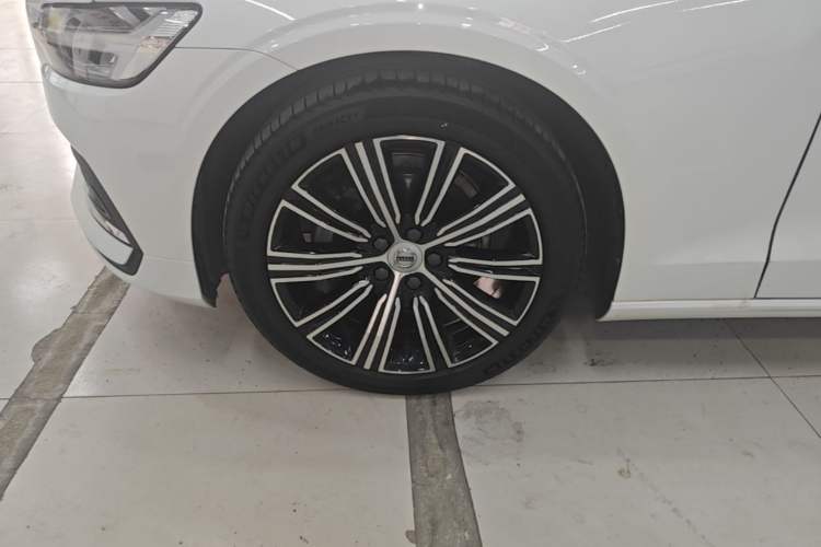 Used Volvo S60 2021 T4 Zhiyuan Luxury Edition Left Front Wheel Hub