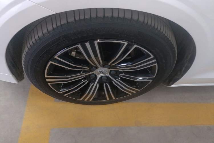 Used Volvo S60 2021 T4 Zhiyuan Luxury Edition Left Front Wheel Hub