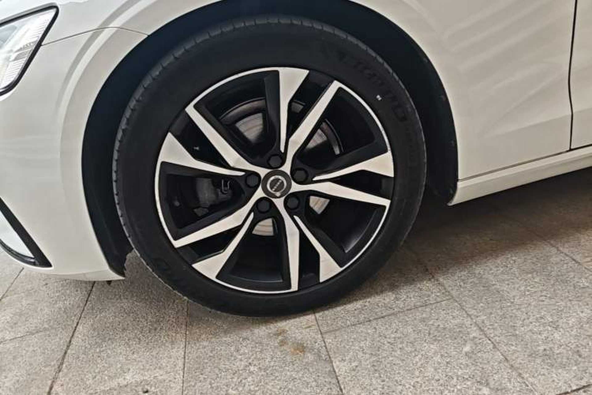 Used Volvo S60 2021 T4 Zhiyuan Sport Edition Left Front Wheel Hub
