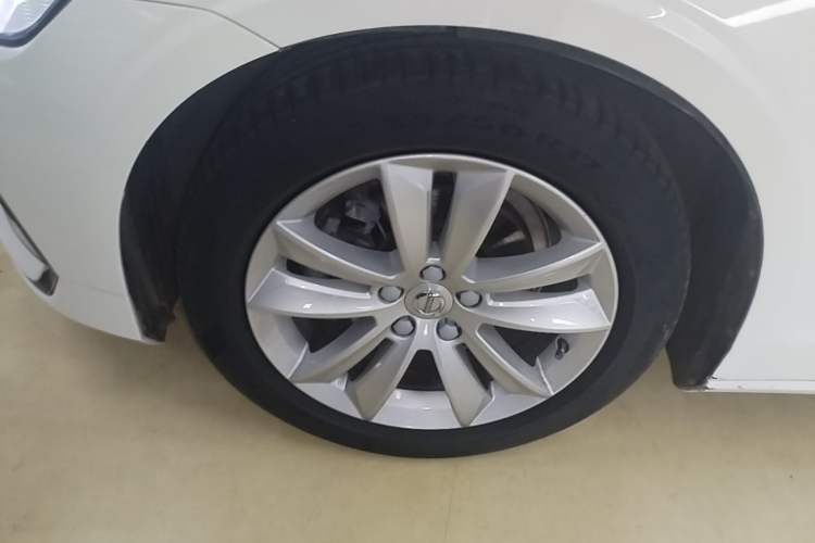 Used Volvo S60 2021 T3 SmartDrive Luxury Edition Left Front Wheel Hub