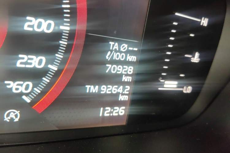 Used Volvo S60 2021 T4 Zhiyi Luxury Edition Odometer Close Up