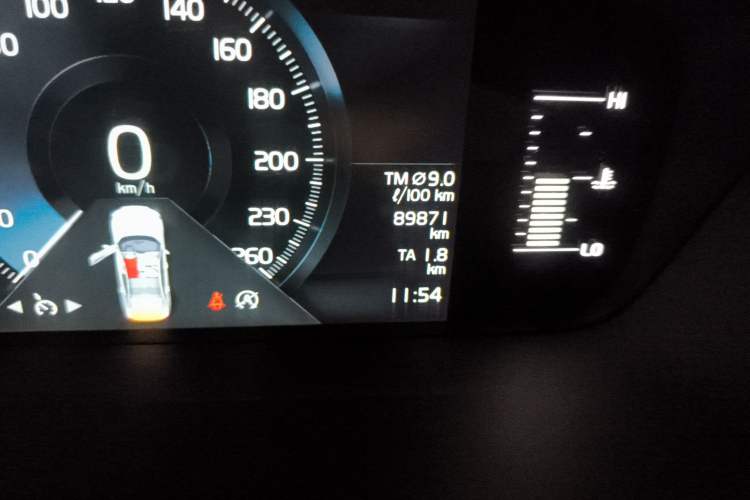 Used Volvo S60 2021 T4 Zhiyi Luxury Edition Odometer Close Up