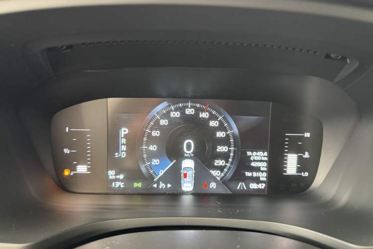 Used Volvo S60 2021 T4 Zhiyi Luxury Edition Odometer Close Up