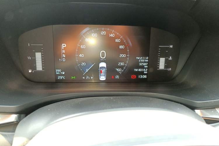 Used Volvo S60 2021 T4 Zhiyi Luxury Edition Odometer Close Up