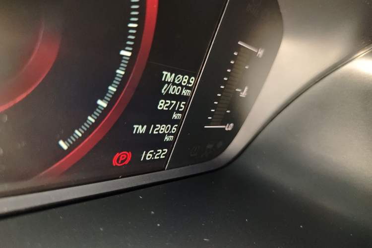 Used Volvo S60 2021 T4 Zhiyi Luxury Edition Odometer Close Up