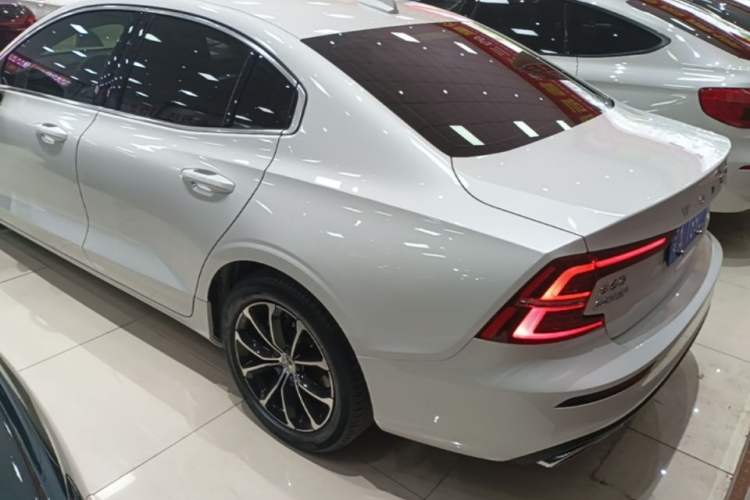 Used Volvo S60 2021 T4 Zhiyi Luxury Edition Rear Left 45 Deg