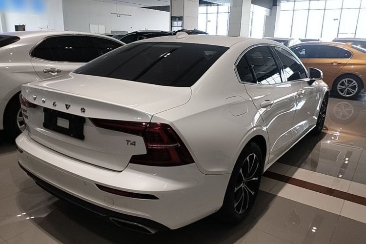 Used Volvo S60 2021 T4 Zhiyi Luxury Edition Rear Right 45 Deg