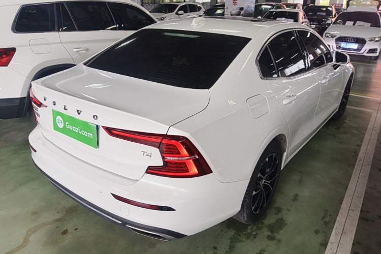 Used Volvo S60 2021 T4 Zhiyi Luxury Edition Rear Right 45 Deg