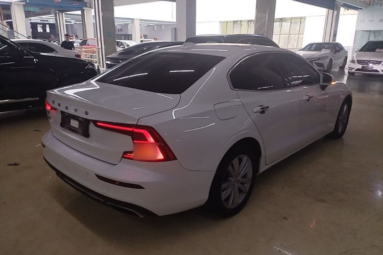 Used Volvo S60 2021 T3 SmartDrive Luxury Edition Rear Right 45 Deg