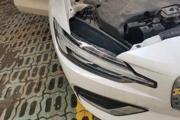 Used Volvo S60 2021 T4 Zhiyi Luxury Edition Right Front Headlight