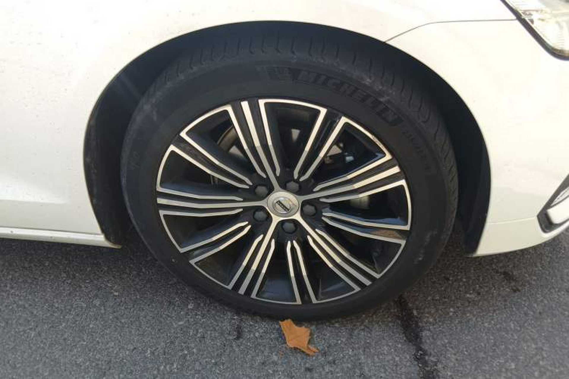 Used Volvo S60 2021 T4 Zhiyuan Luxury Edition Right Front Wheel Hub