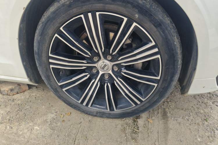 Used Volvo S60 2021 T4 Zhiyuan Luxury Edition Right Front Wheel Hub