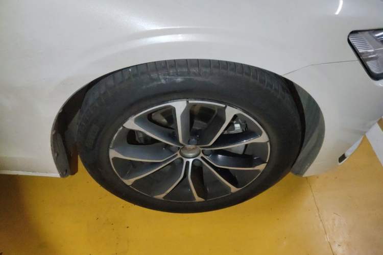 Used Volvo S60 2021 T4 Zhiyi Luxury Edition Right Front Wheel Hub