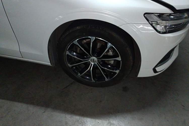 Used Volvo S60 2021 T4 Zhiyi Luxury Edition Right Front Wheel Hub
