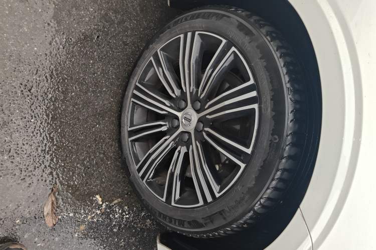 Used Volvo S60 2021 T4 Zhiyuan Luxury Edition Right Front Wheel Hub