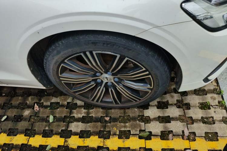 Used Volvo S60 2021 T4 Zhiyuan Luxury Edition Right Front Wheel Hub