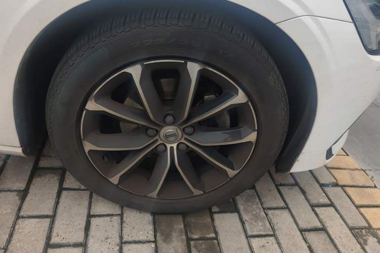 Used Volvo S60 2021 T4 Zhiyi Luxury Edition Right Front Wheel Hub
