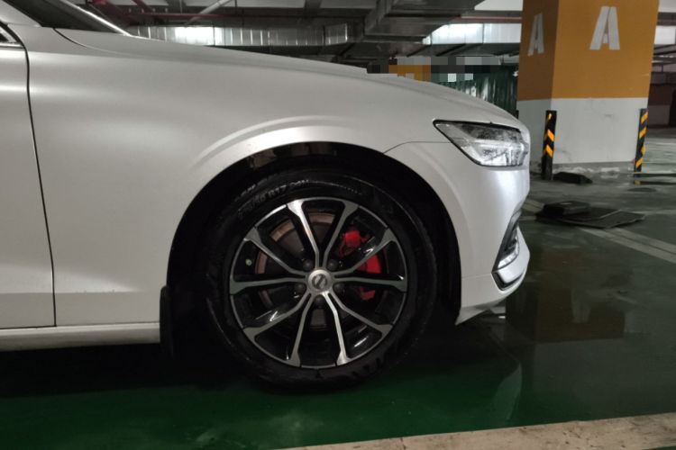Used Volvo S60 2021 T4 Zhiyi Luxury Edition Right Front Wheel Hub