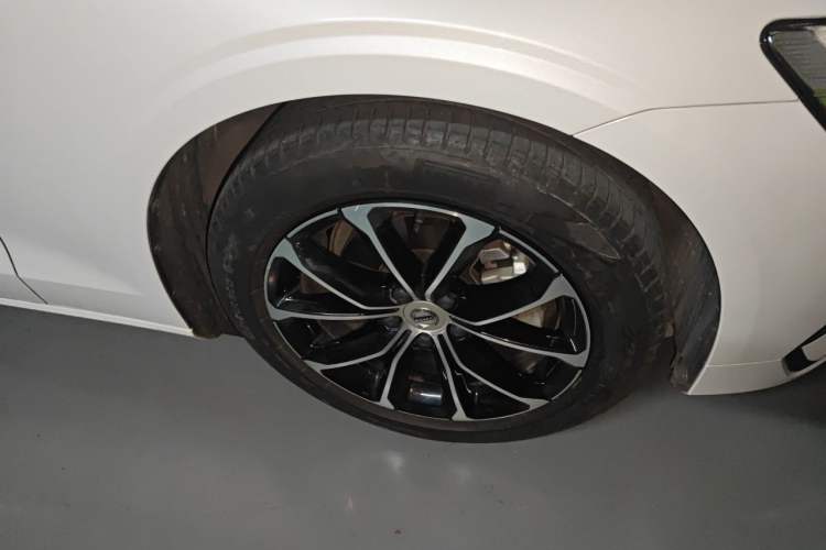 Used Volvo S60 2021 T4 Zhiyi Luxury Edition Right Front Wheel Hub