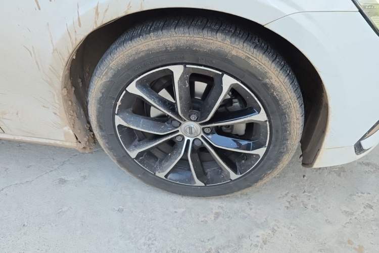 Used Volvo S60 2021 T4 Zhiyi Luxury Edition Right Front Wheel Hub
