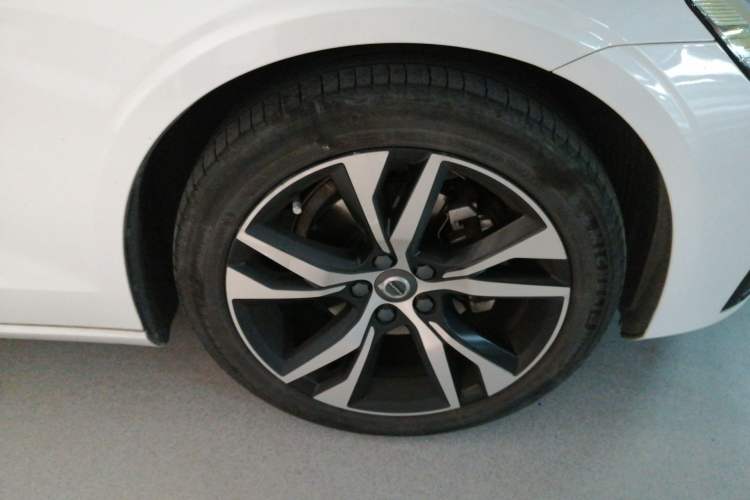 Used Volvo S60 2021 T4 Zhiyuan Sport Edition Right Front Wheel Hub