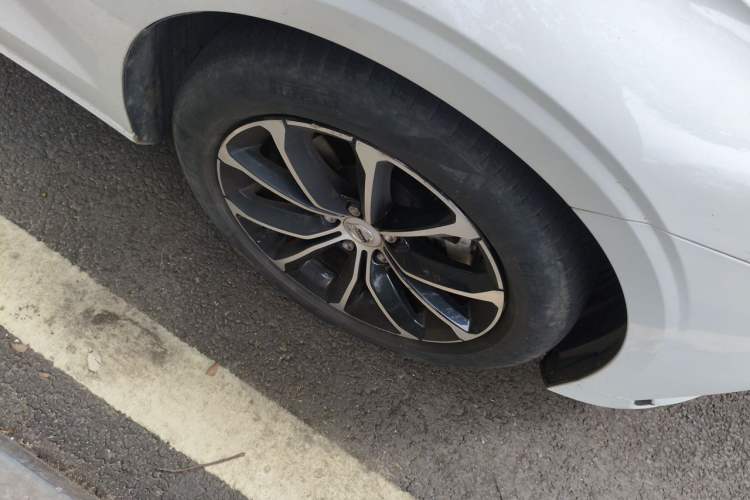 Used Volvo S60 2021 T4 Zhiyi Luxury Edition Right Front Wheel Hub