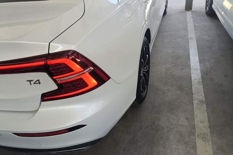 Used Volvo S60 2021 T4 Zhiyi Luxury Edition Right Rear Taillight
