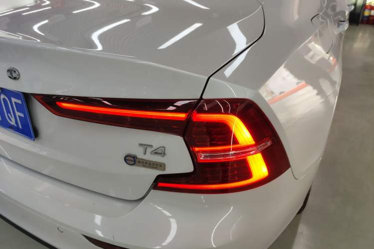 Used Volvo S60 2021 T4 Zhiyuan Luxury Edition Right Rear Taillight