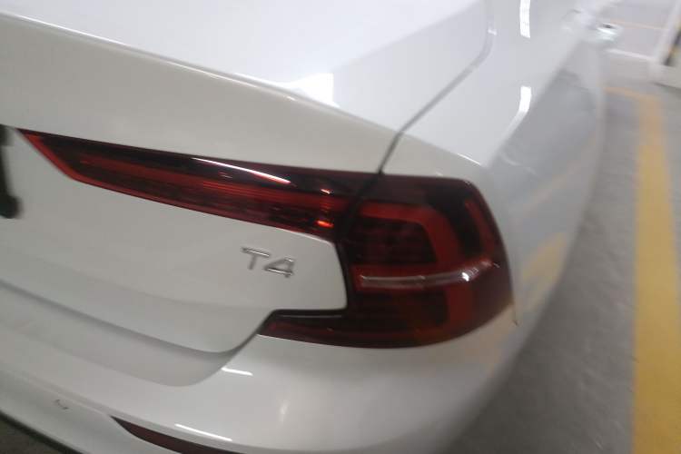Used Volvo S60 2021 T4 Zhiyuan Luxury Edition Right Rear Taillight