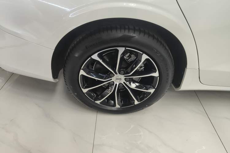 Used Volvo S60 2021 T4 Zhiyi Luxury Edition Right Rear Wheel Hub