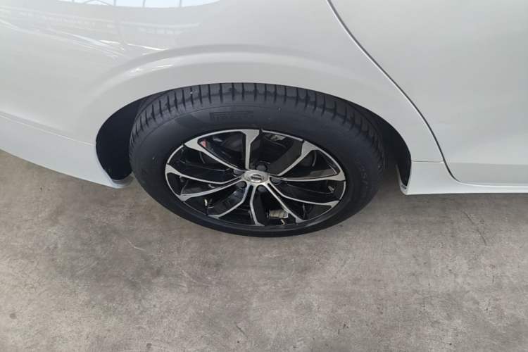 Used Volvo S60 2021 T4 Zhiyi Luxury Edition Right Rear Wheel Hub