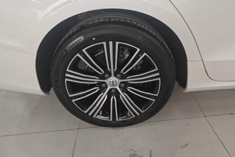 Used Volvo S60 2021 T4 Zhiyuan Luxury Edition Right Rear Wheel Hub
