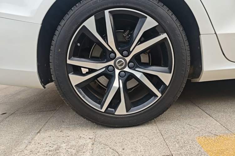 Used Volvo S60 2021 T4 Zhiyuan Sport Edition Right Rear Wheel Hub