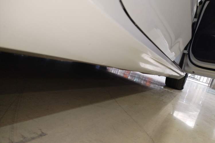 Used Volvo S60 2021 T3 SmartDrive Luxury Edition Right Side Sill