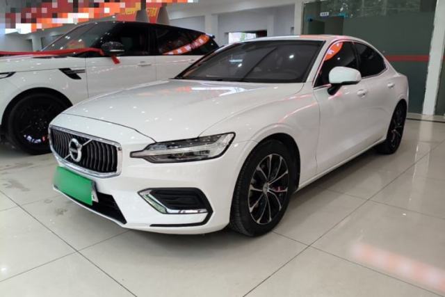 Używany Volvo S60 2021 T4 Zhiyi Luxury Edition