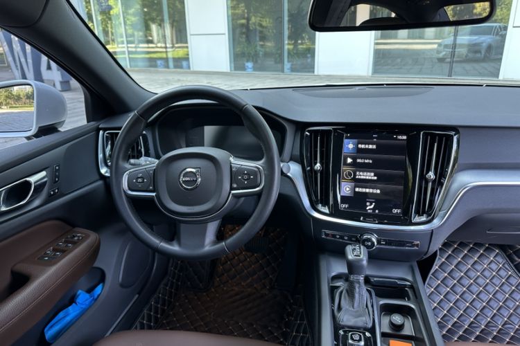 Used Volvo S60 2021 T4 Zhiyi Luxury Edition Steering Wheel