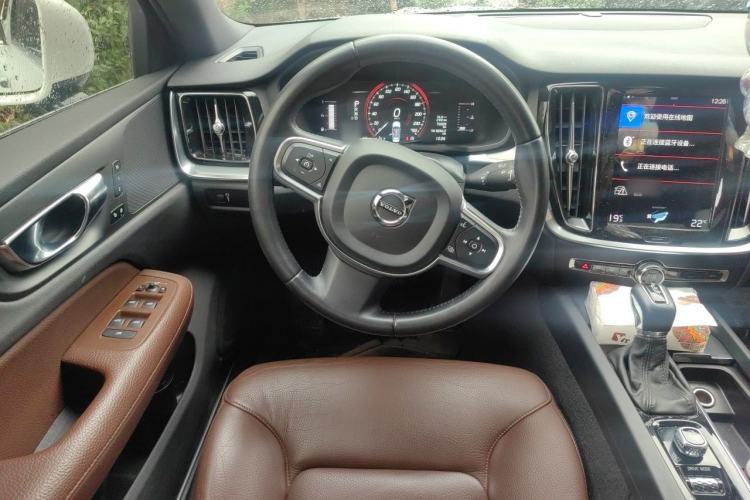 Used Volvo S60 2021 T4 Zhiyi Luxury Edition Steering Wheel