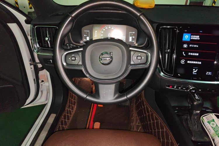Used Volvo S60 2021 T4 Zhiyi Luxury Edition Steering Wheel