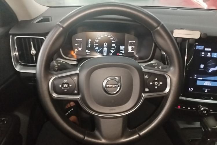 Used Volvo S60 2021 T3 SmartDrive Luxury Edition Steering Wheel
