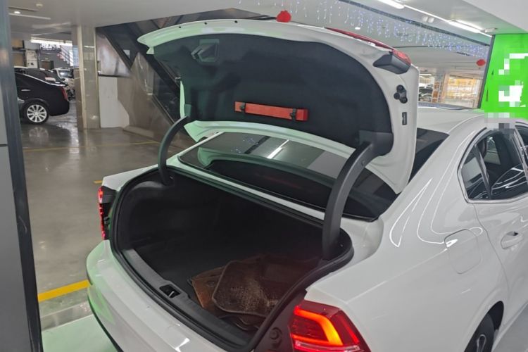 Used Volvo S60 2021 T4 Zhiyi Luxury Edition Trunk