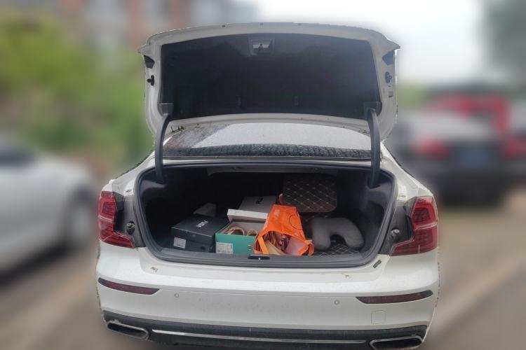 Used Volvo S60 2021 T4 Zhiyi Luxury Edition Trunk
