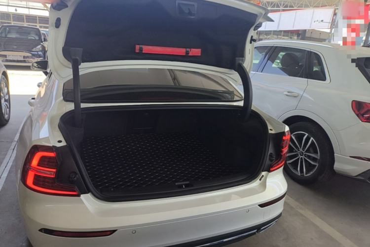 Used Volvo S60 2021 T4 Zhiyi Luxury Edition Trunk