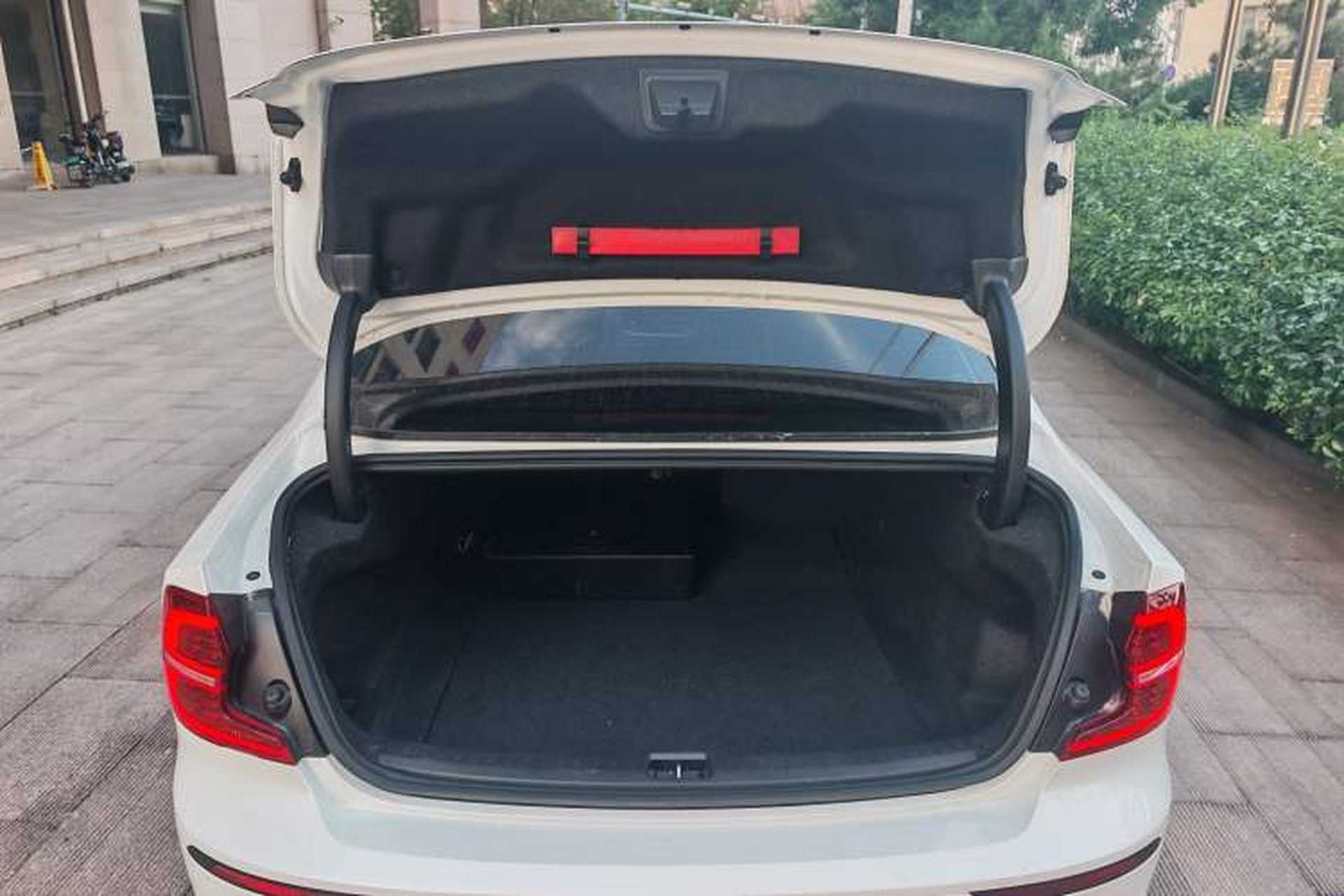 Used Volvo S60 2021 T4 Zhiyuan Sport Edition Trunk