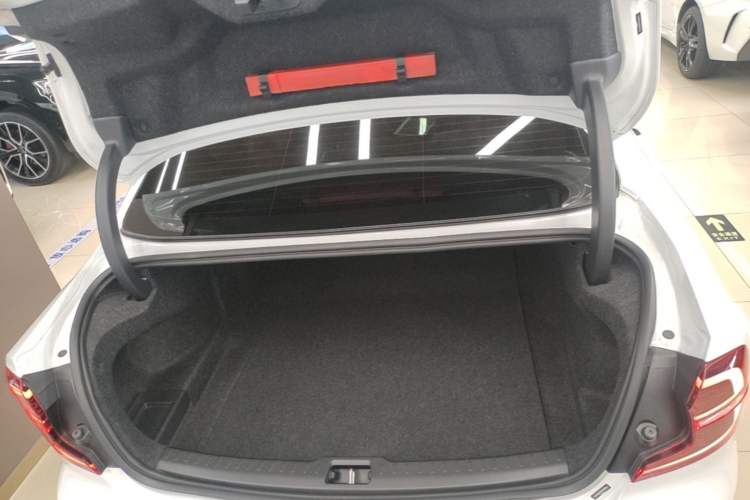 Used Volvo S60 2021 T4 Zhiyi Luxury Edition Trunk