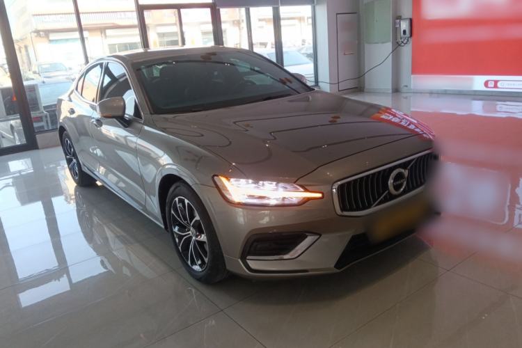 Used Volvo S60 2021 T4 Zhiyi Luxury Edition Front Right 45 Deg