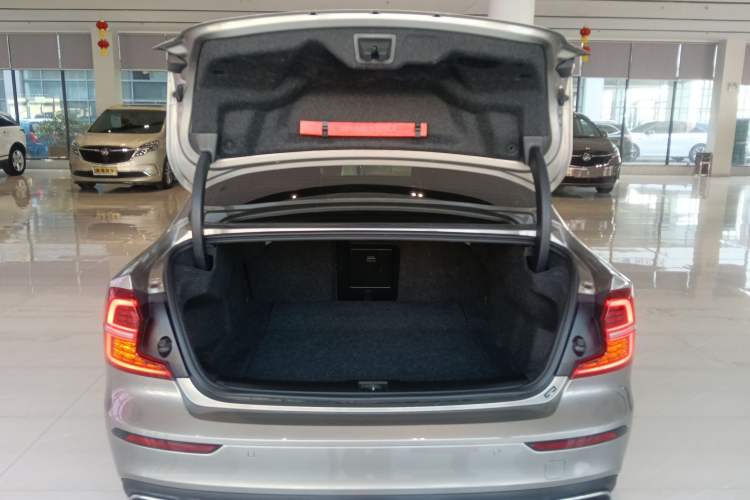 Used Volvo S60 2021 T4 Zhiyi Luxury Edition Trunk